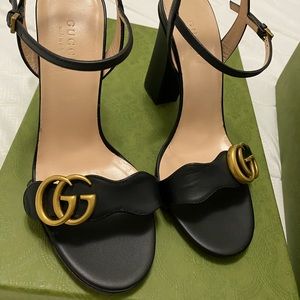 Leather Gucci sandals just one use, size 6 1/2